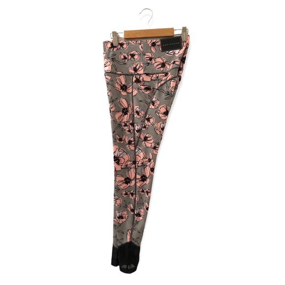 KAY UNGER Pink & Gray Floral Athletic Leggings 7/8 Length, Pockets & Ankle Mesh - Picture 10 of 16